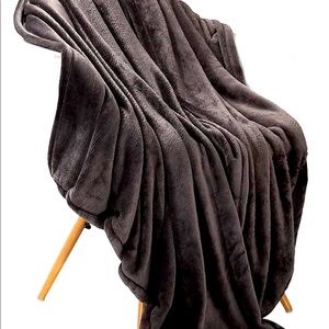 Panku Flannel Super Soft Comfort Cozy Winter Lightweight Blanket + Free Gift Set